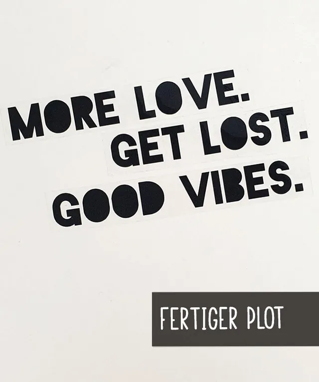 lenipepunkt-kurzwaren-statement-plot-more-love-schwarz-aufb-gelbild image 1