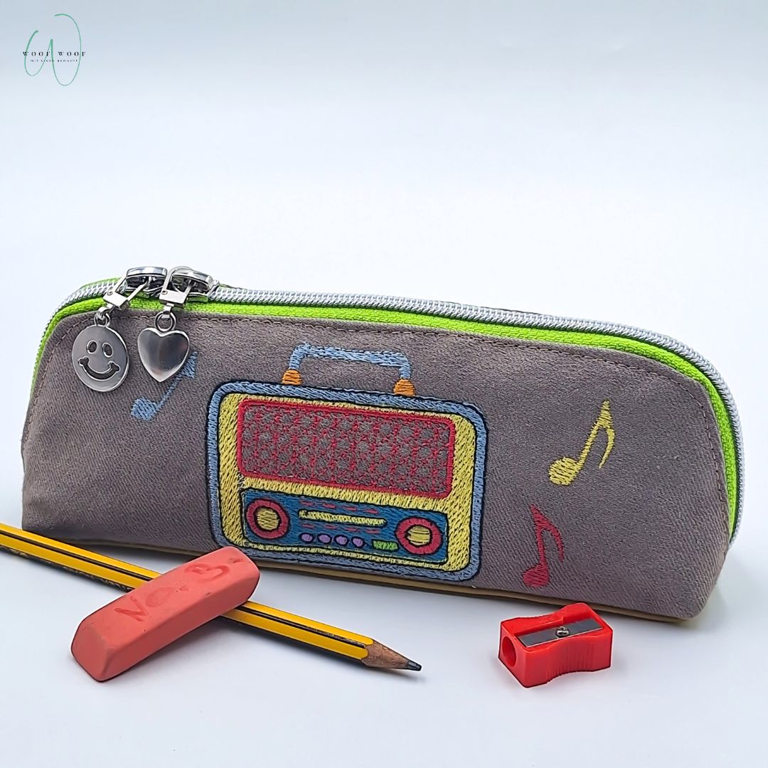 sew-simple-radio-groovy-stickdatei-mit-bl-mchen-8-formate image 2