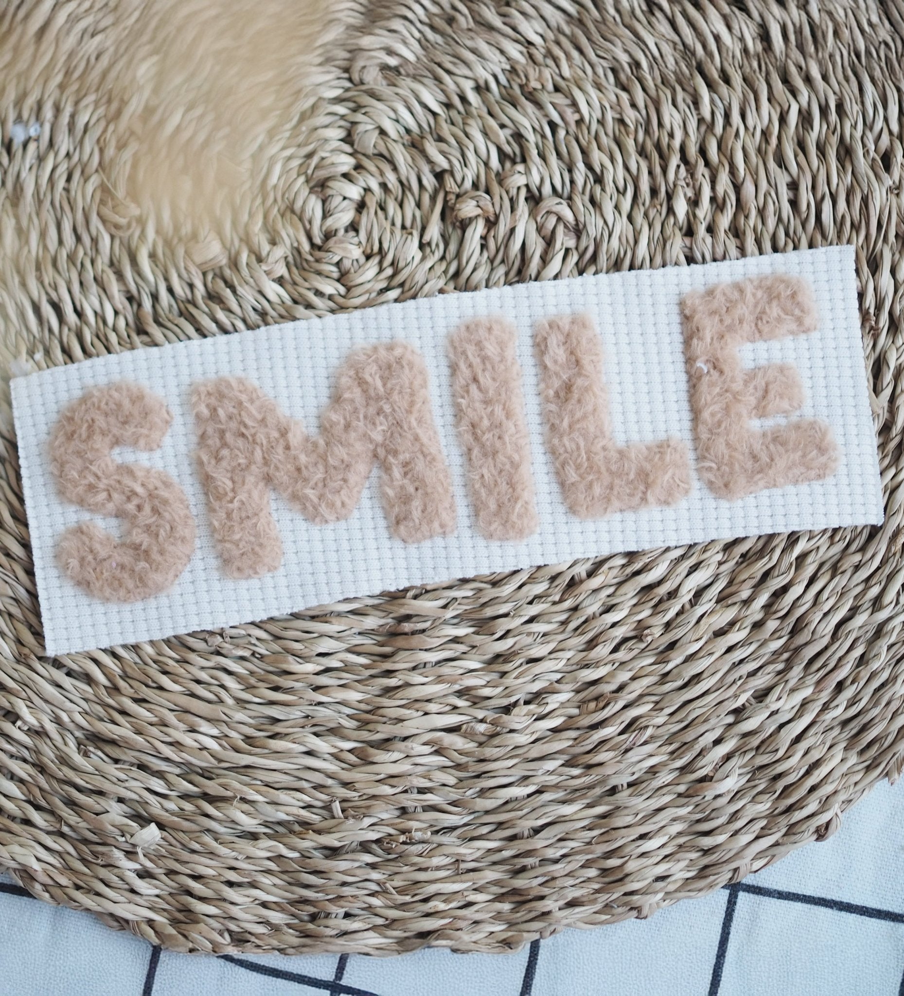 paul-clara-teddy-patch-smile-neongelb-iron-on-17cm image 2