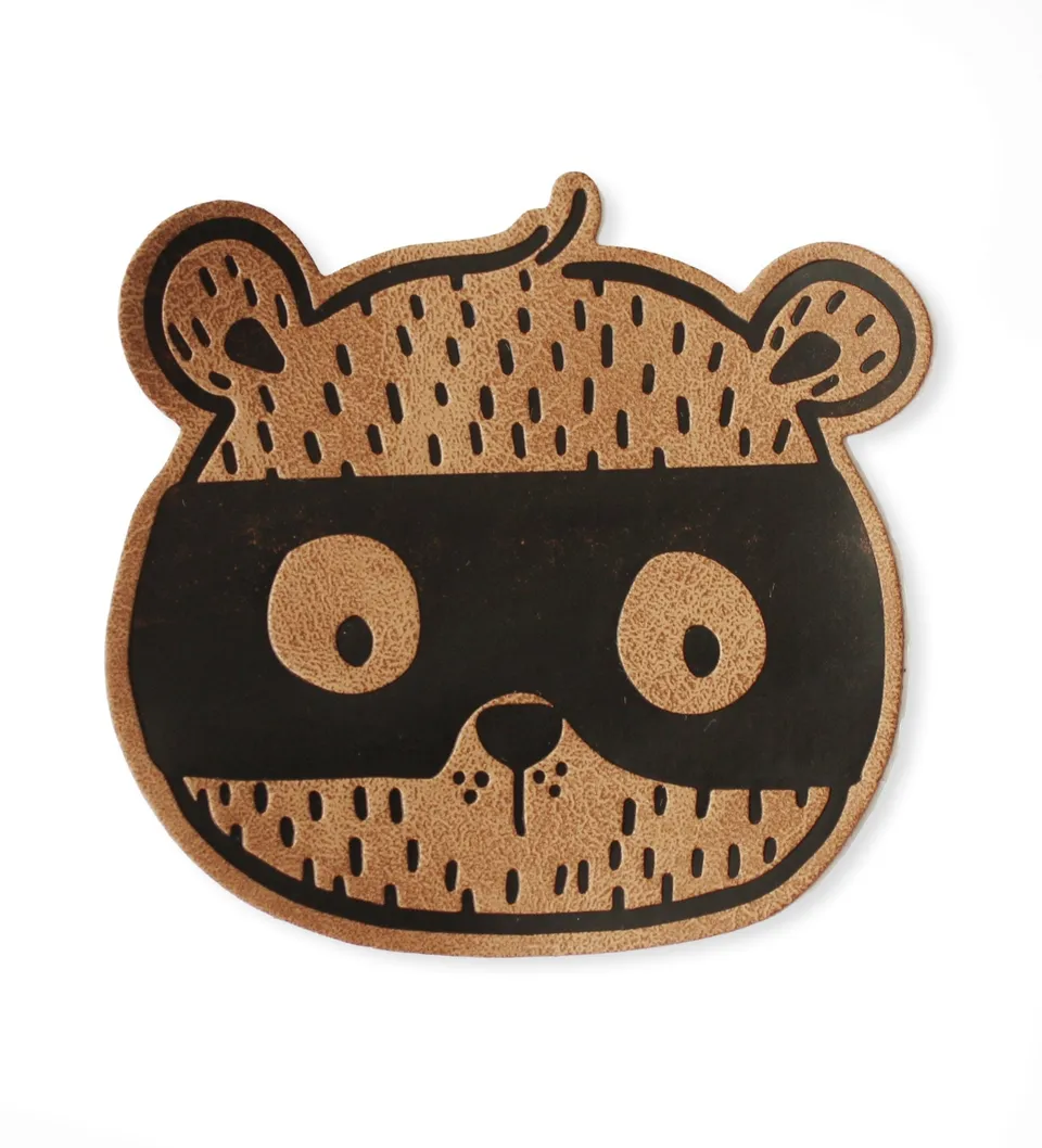 paul-clara-kunstlederlabels-superb-r-iron-on-label image 1