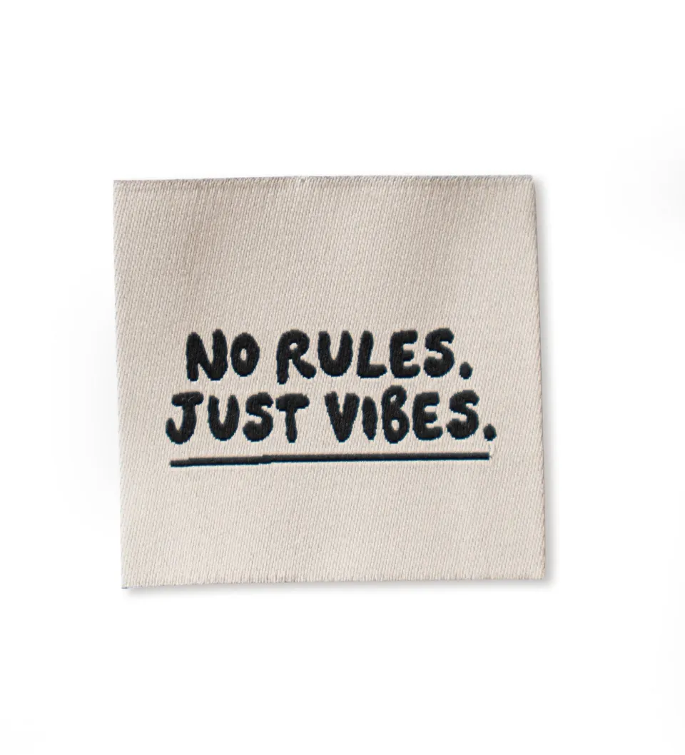 paul-clara-weblabel-no-rules-just-vibes-4x4-cm image 1