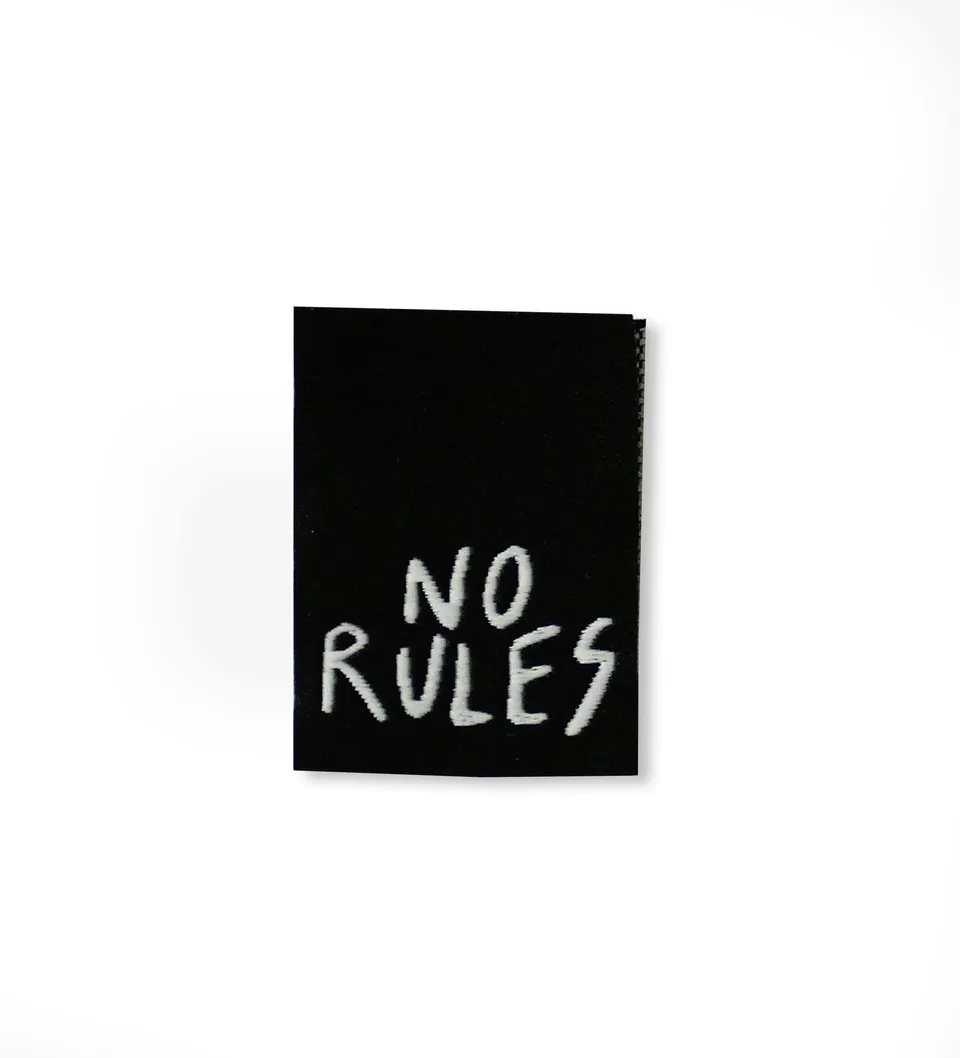 paul-clara-weblabels-klapp-weblabel-no-rules-nahtlabel image 1