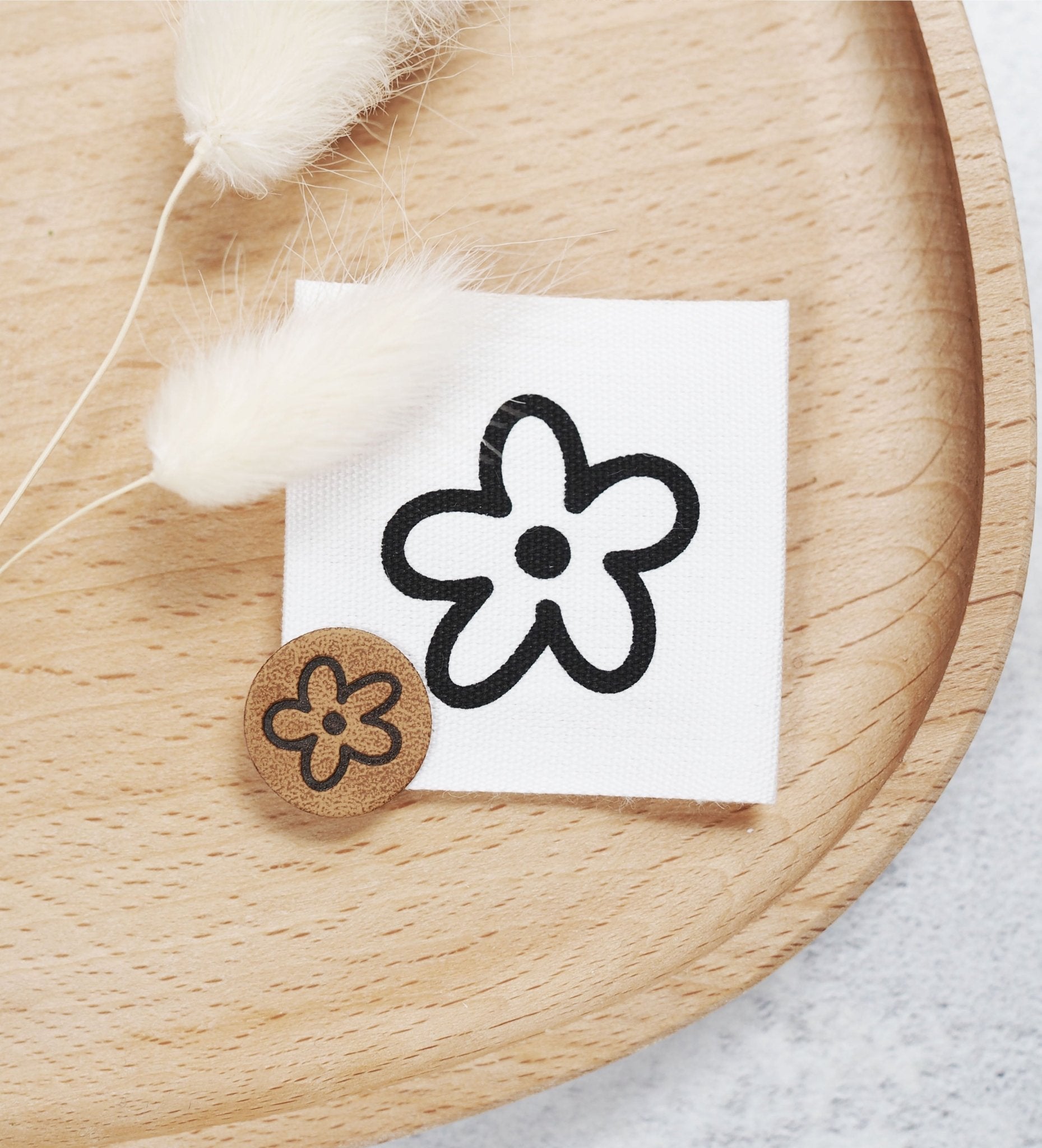 paul-clara-baumwoll-labels-blume-n-hlabel-3-8x3-8-cm image 2