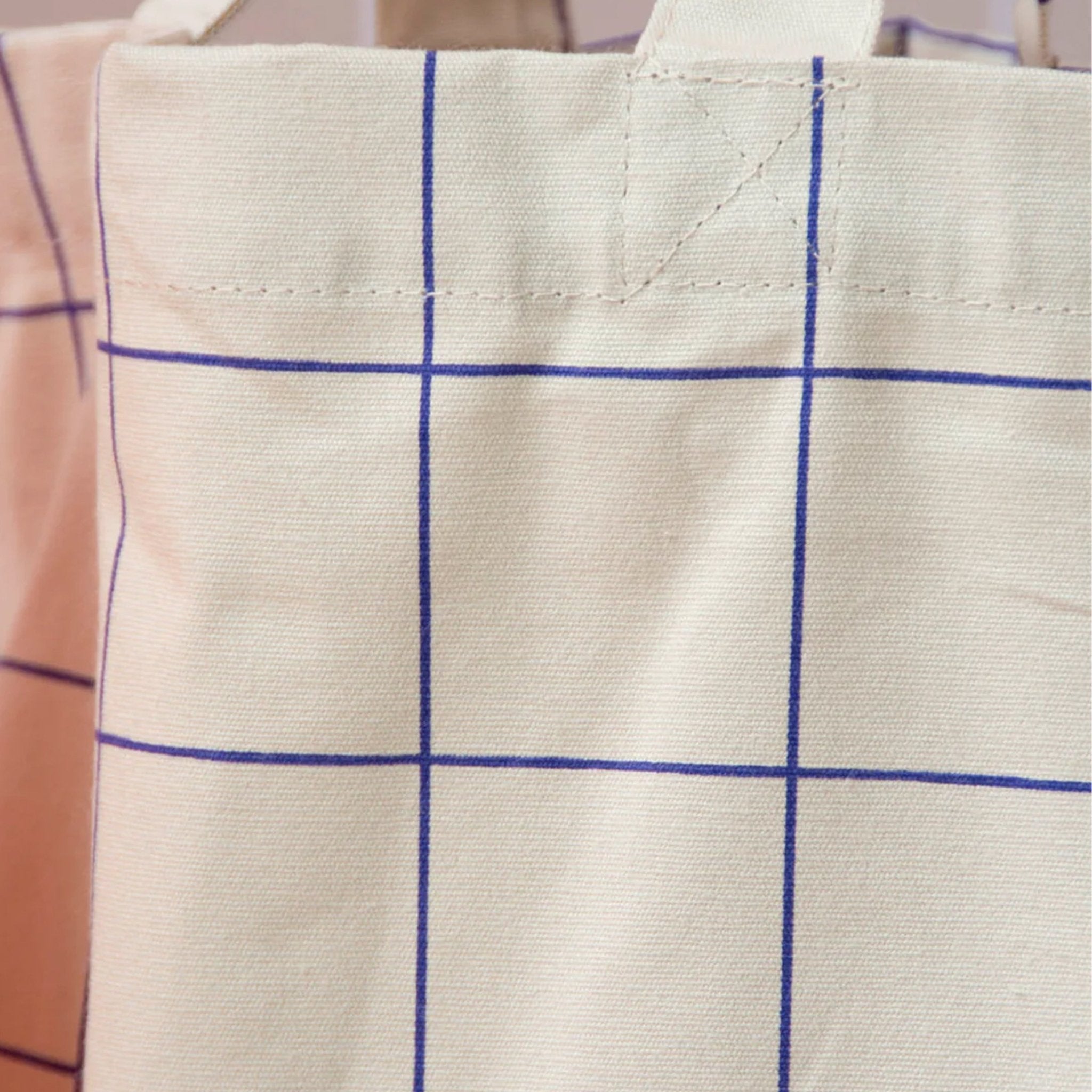paul-clara-basics-grid-baumwoll-tasche-blau-40x45cm image 3