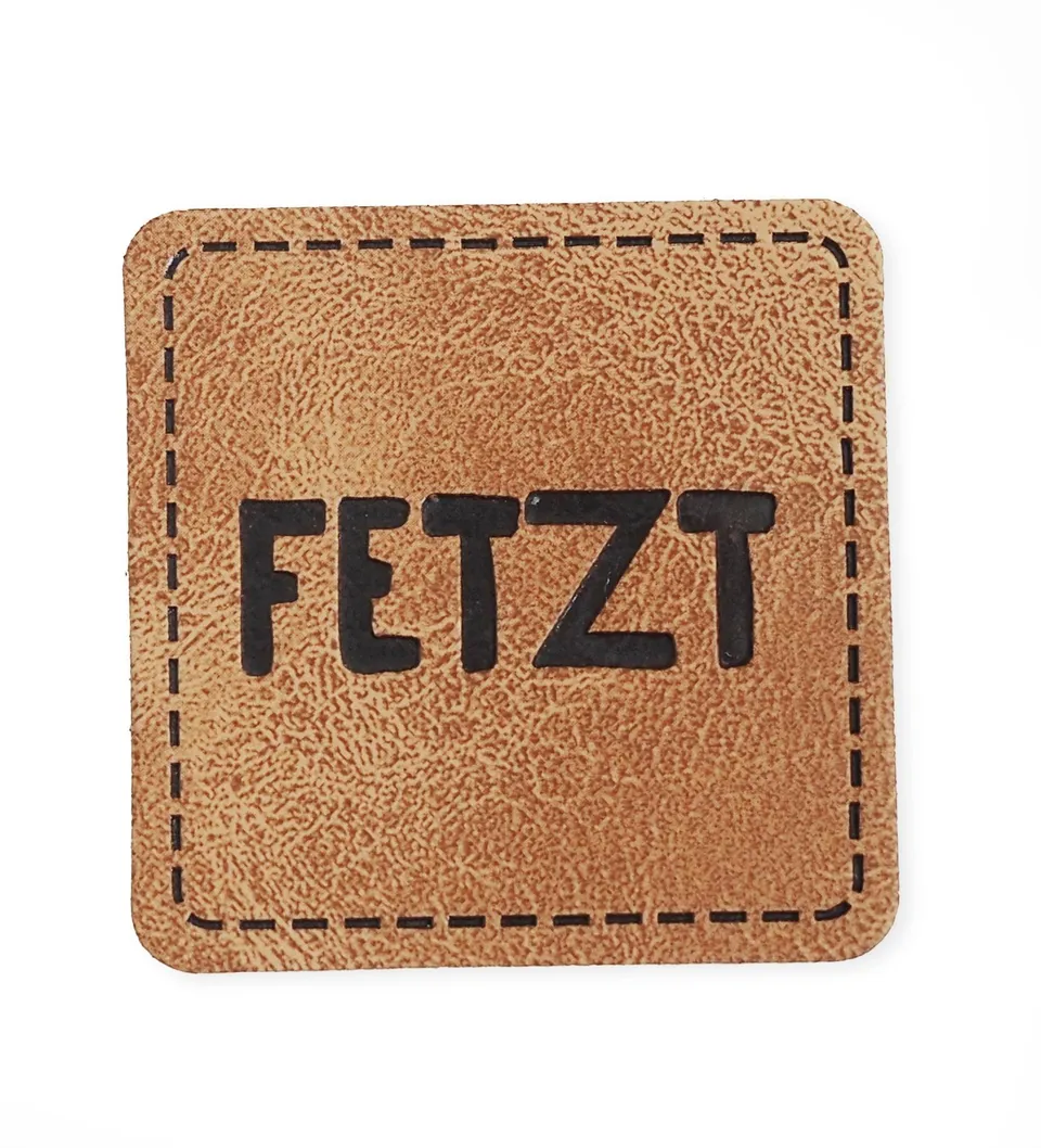 paul-clara-kunstlederlabels-fetzt-label-iron-on-3-5cm image 1