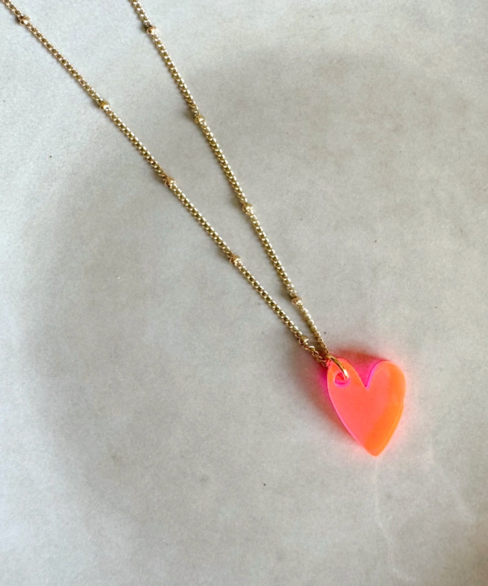 lenipepunkt-ready-to-wear-kette-acrylherz-neon-gold-40cm image 3