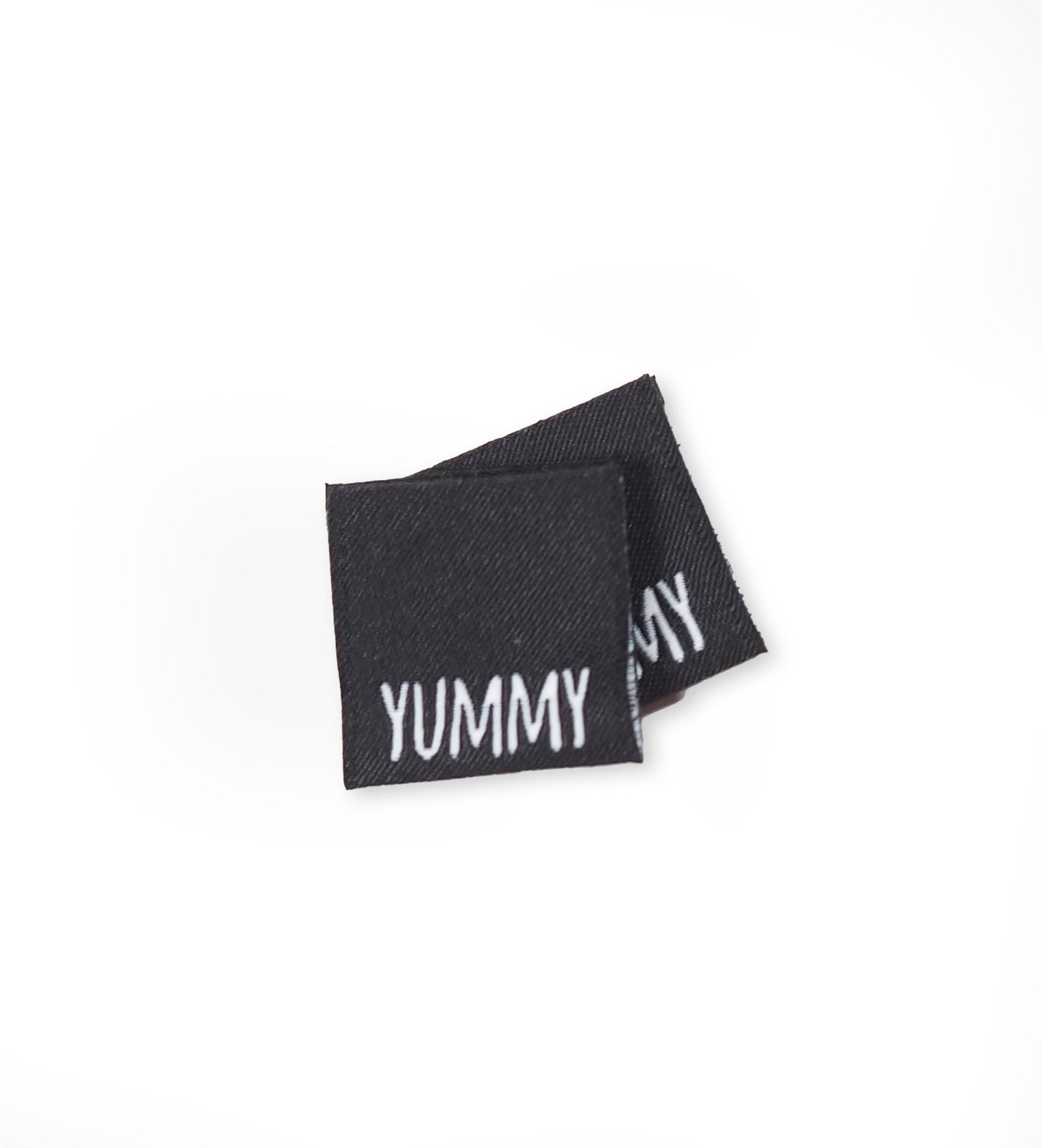 paul-clara-weblabels-yummy-schwarz-klapplabel-text image 1