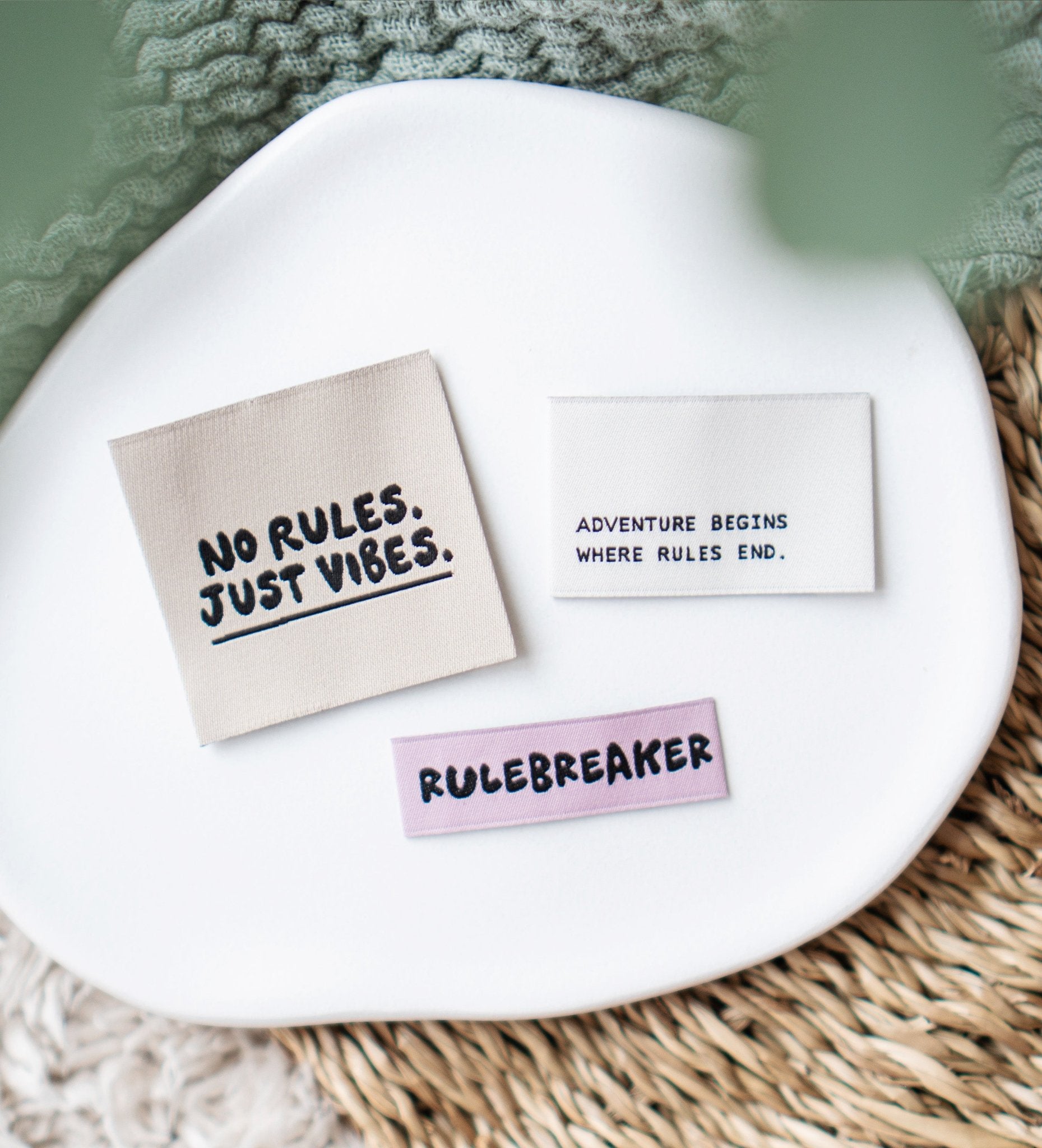 paul-clara-weblabel-no-rules-just-vibes-4x4-cm image 2