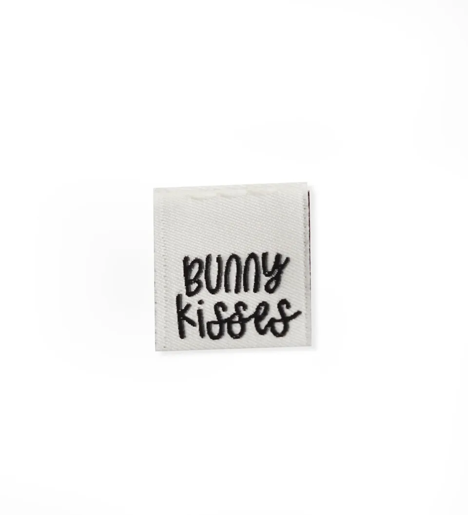 paul-clara-weblabels-bunny-kisses-mini-label-einn-hen image 1