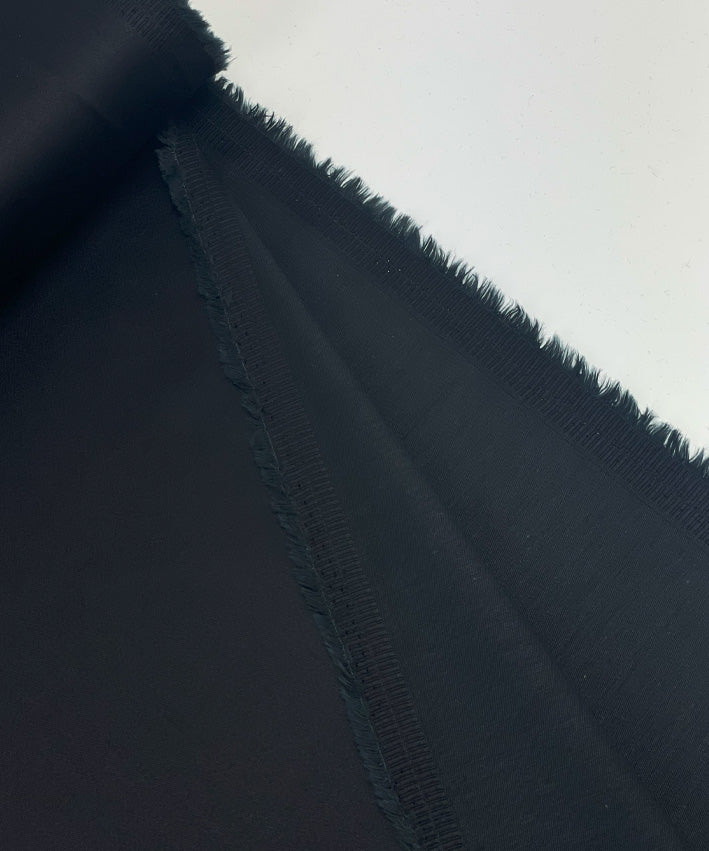 lenipepunkt-viskose-satin-gewebt-schwarz-meterware image 3