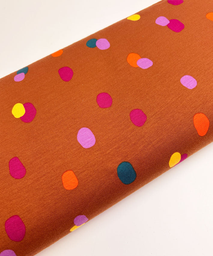 lenipepunkt-stoffe-frenchterry-confetti-caramel-sweatstoff-95-baumwolle image 1