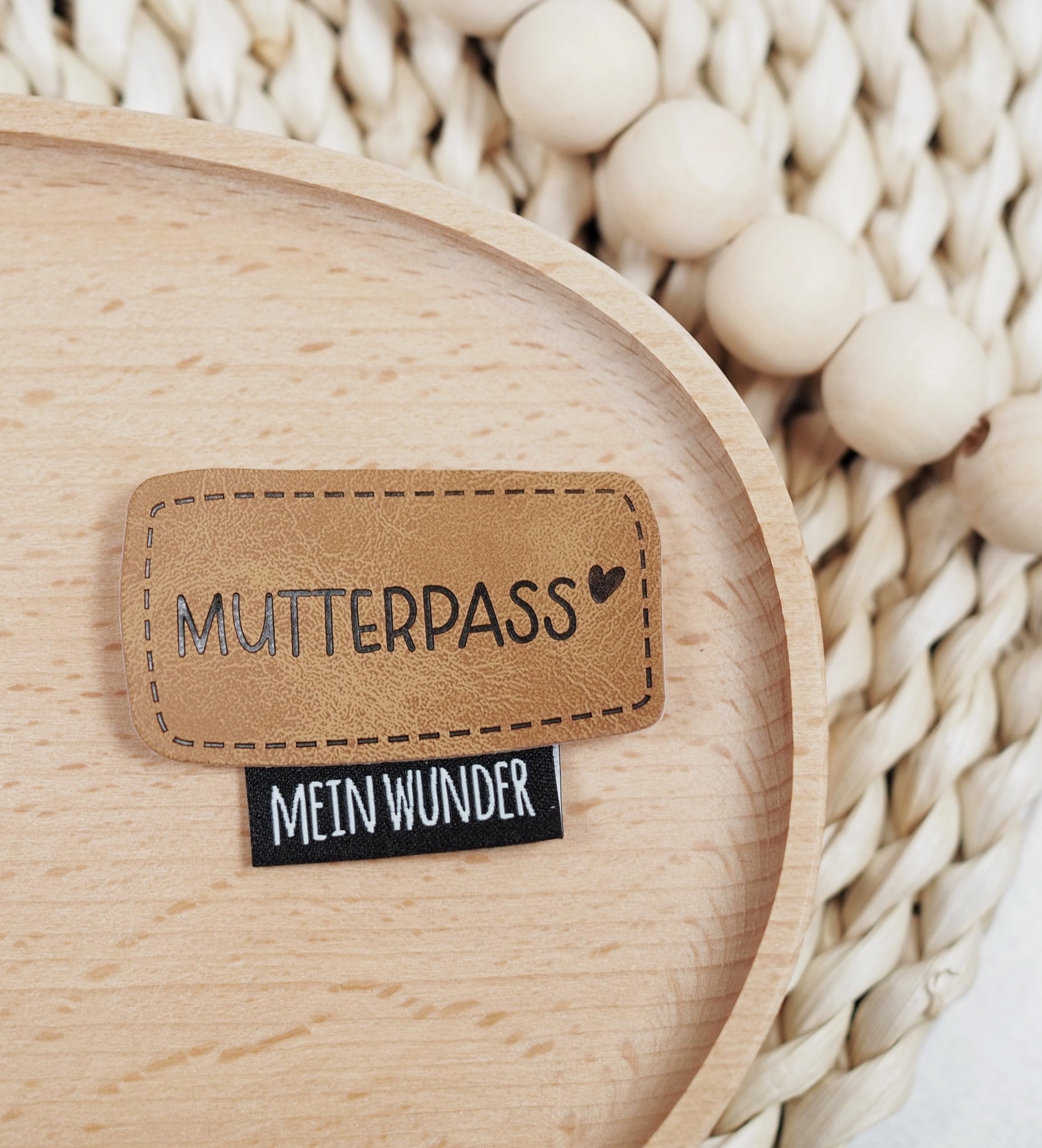 paul-clara-kunstleder-labels-mutterpass-b-gel-label-5x2-5-cm image 2