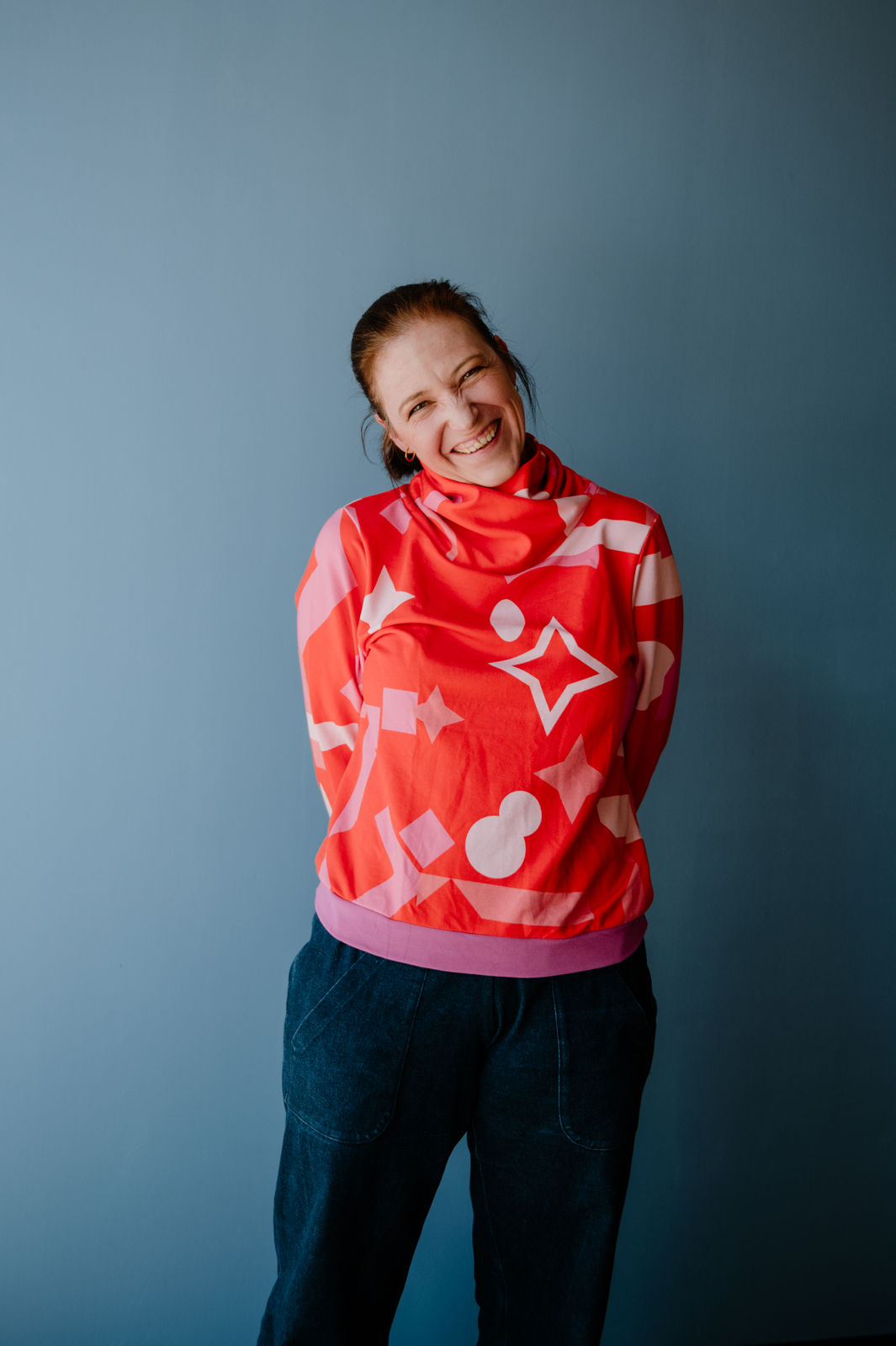 sew-simple-letje-sweatshirt-schnittmuster-papier-wickelkragen image 3