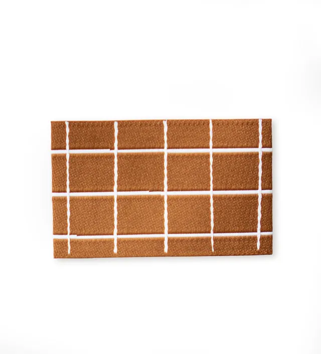 paul-clara-weblabels-xl-weblabel-grid-weblabel-braun-layering image 1