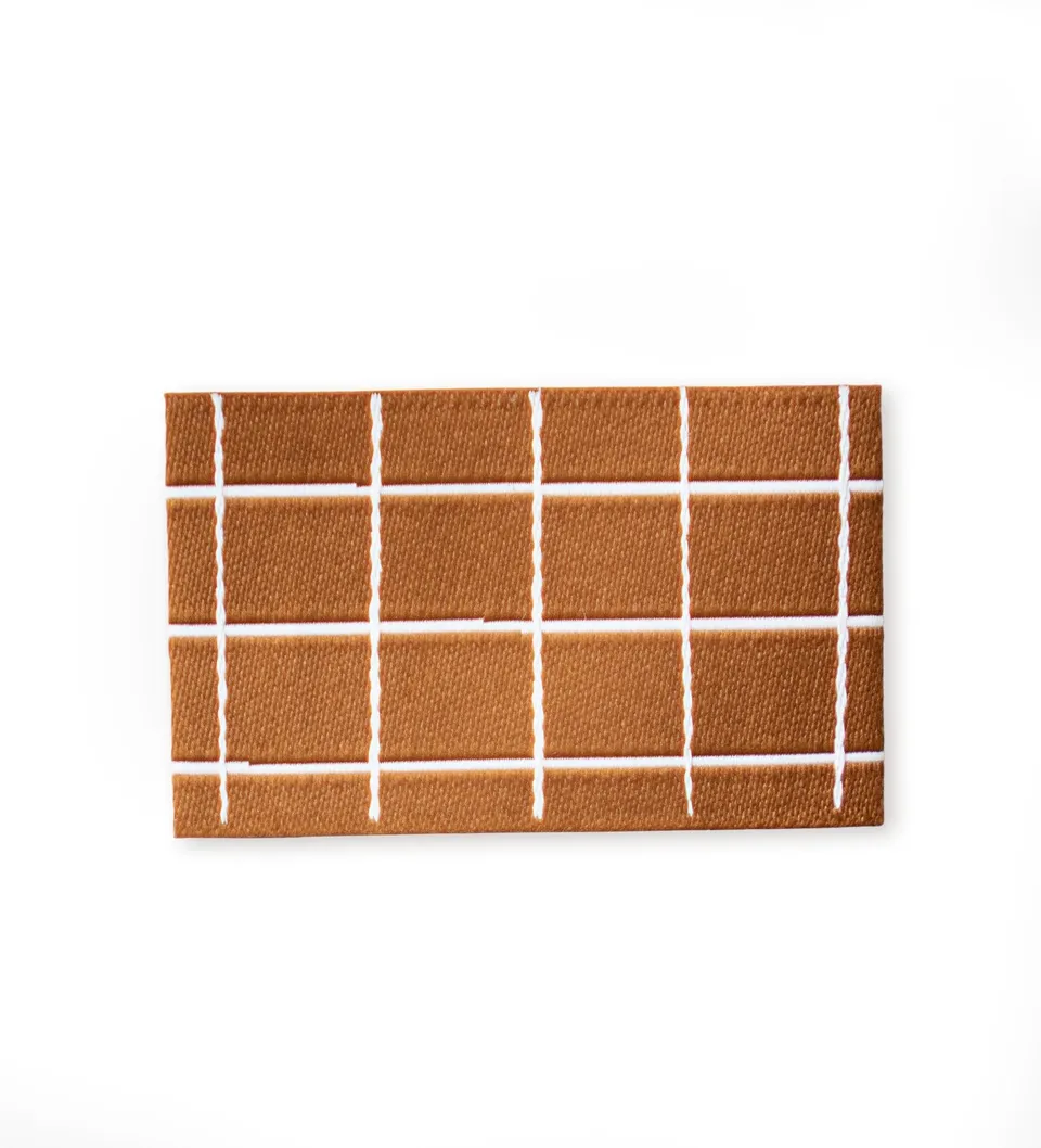 paul-clara-weblabels-xl-weblabel-grid-weblabel-braun-layering image 1