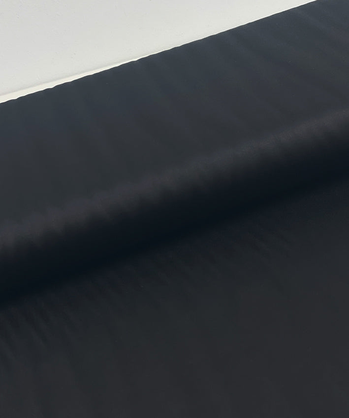 lenipepunkt-viskose-satin-gewebt-schwarz-meterware image 1