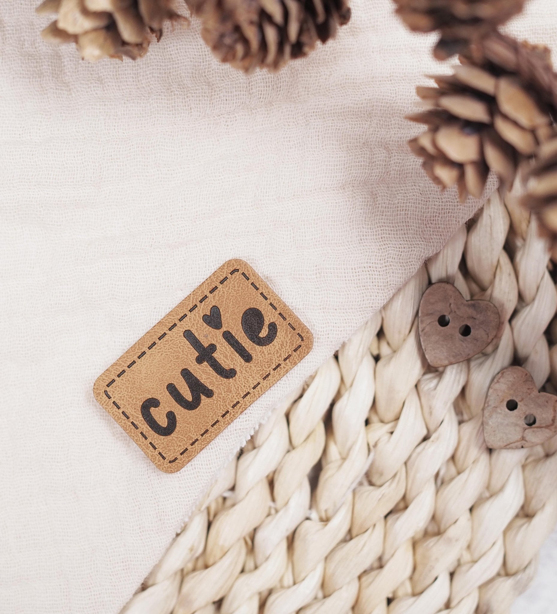 paul-clara-kunstleder-labels-cutie-label-2-1x3-5-cm image 3