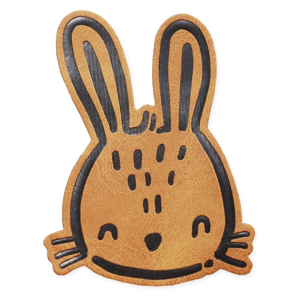 paul-clara-scandi-hase-kunstlederlabel-iron-on-7x5-cm image 1