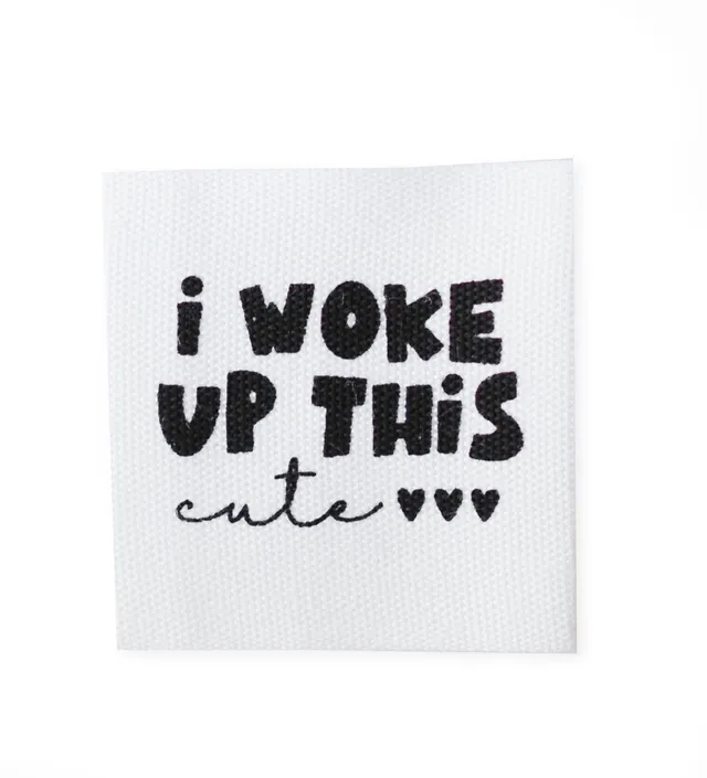paul-clara-baumwolllabels-i-woke-up-this-cute-3-5-cm-label image 1
