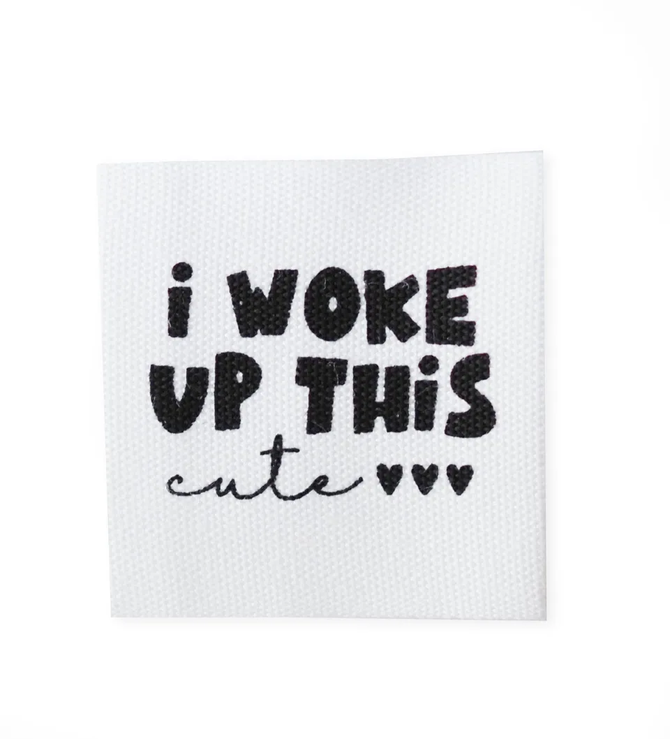 paul-clara-baumwolllabels-i-woke-up-this-cute-3-5-cm-label image 1