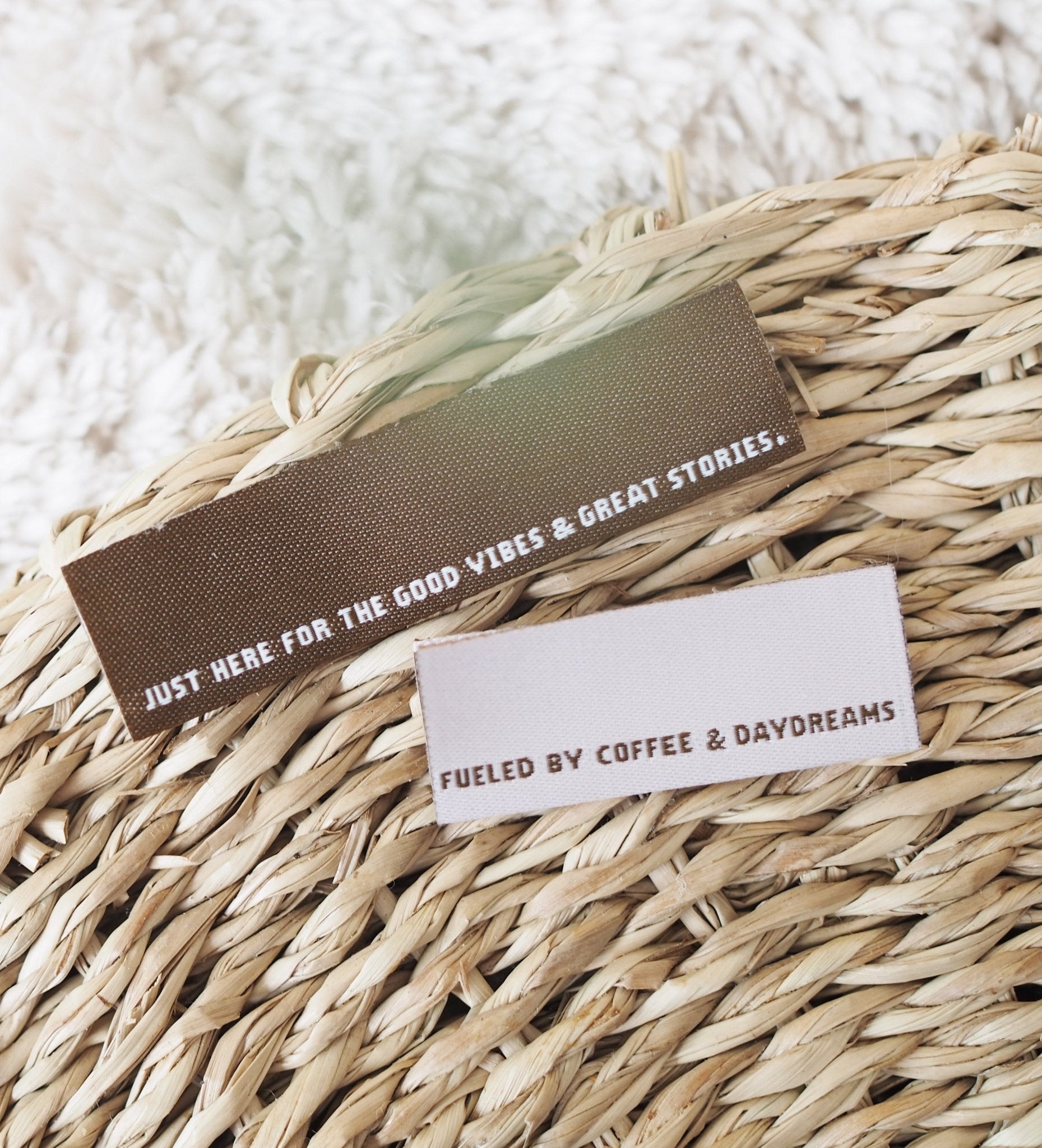 paul-clara-weblabels-fueled-by-coffee-klapp-label-spruch image 2
