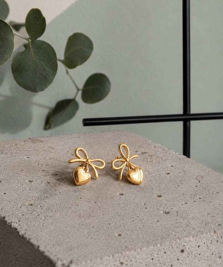lenipepunkt-ready-to-wear-ohrstecker-schleife-herz-35-gold-edelstahl image 3