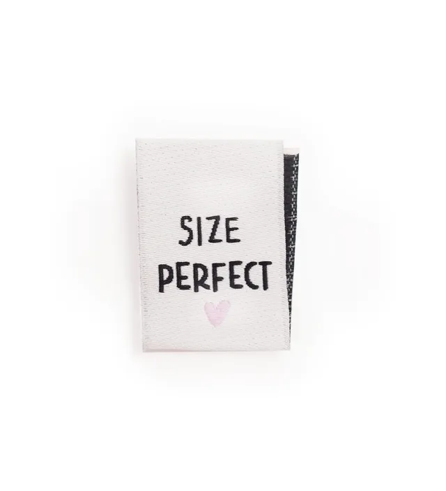 paul-clara-weblabels-size-perfect-klapp-weblabel-wei-einn-hetikett image 1
