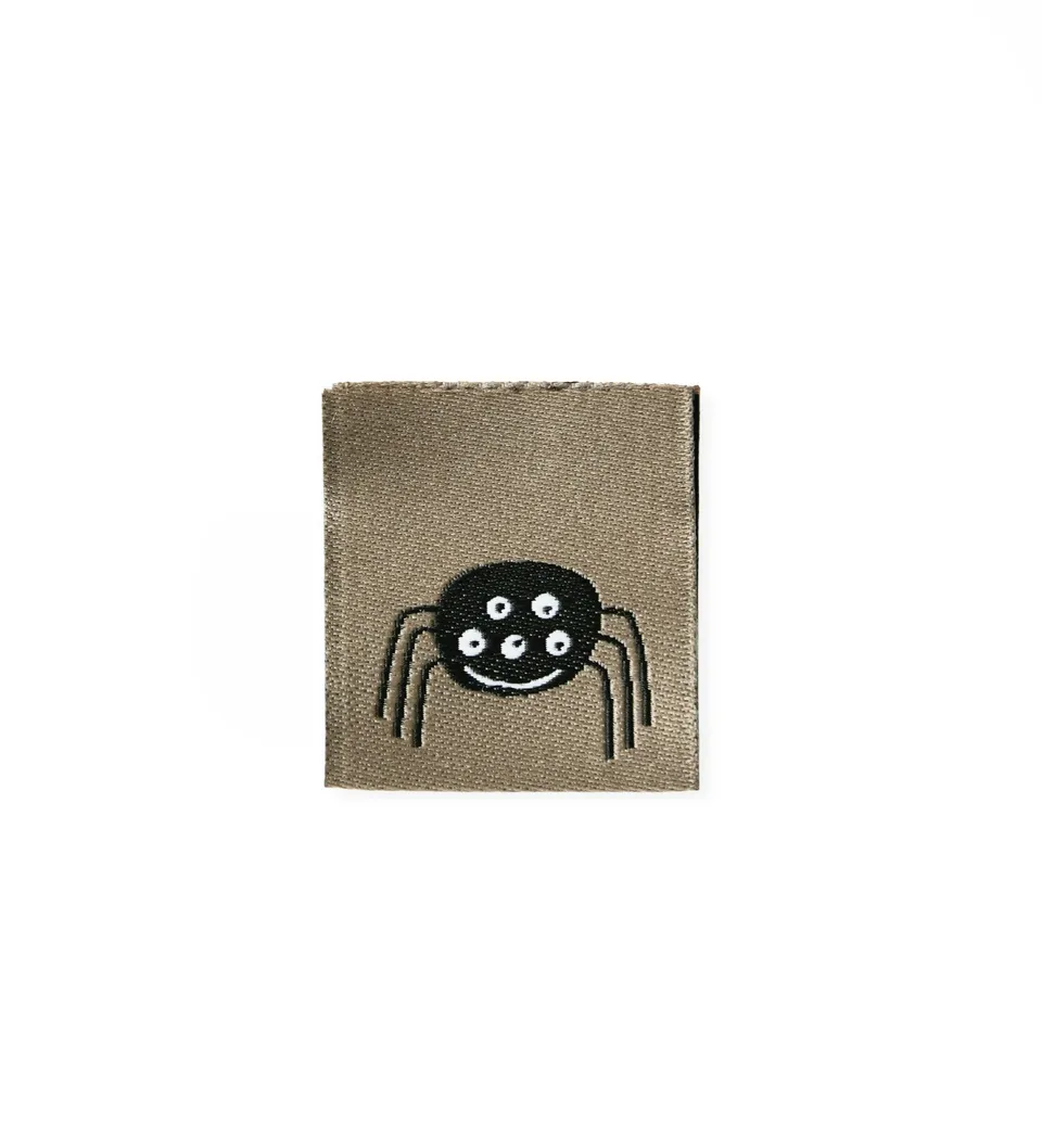 paul-clara-klapp-weblabel-spinne-zum-einn-hen image 1