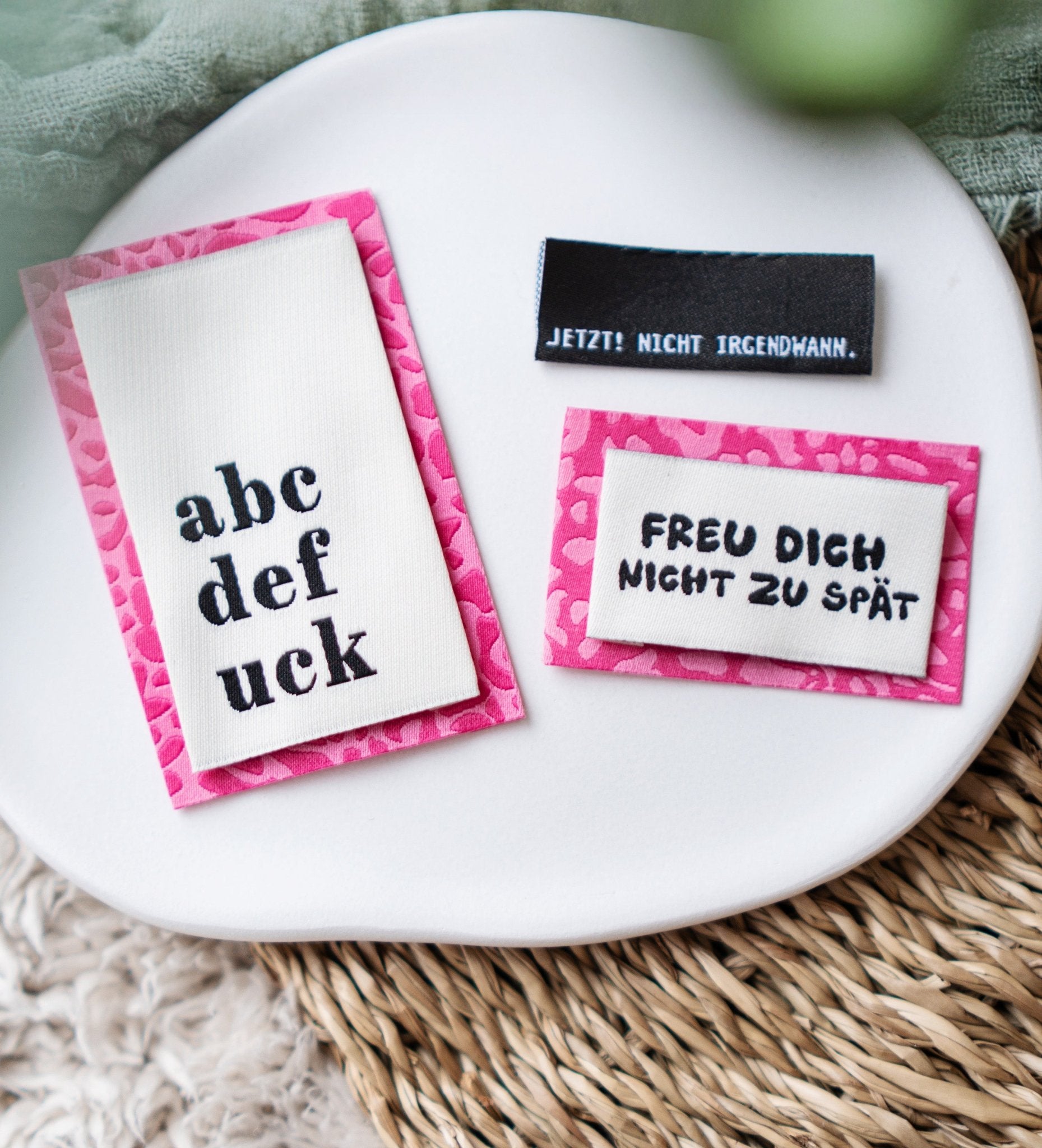 paul-clara-weblabels-abcdefuck-label-ann-hen-6-cm image 2