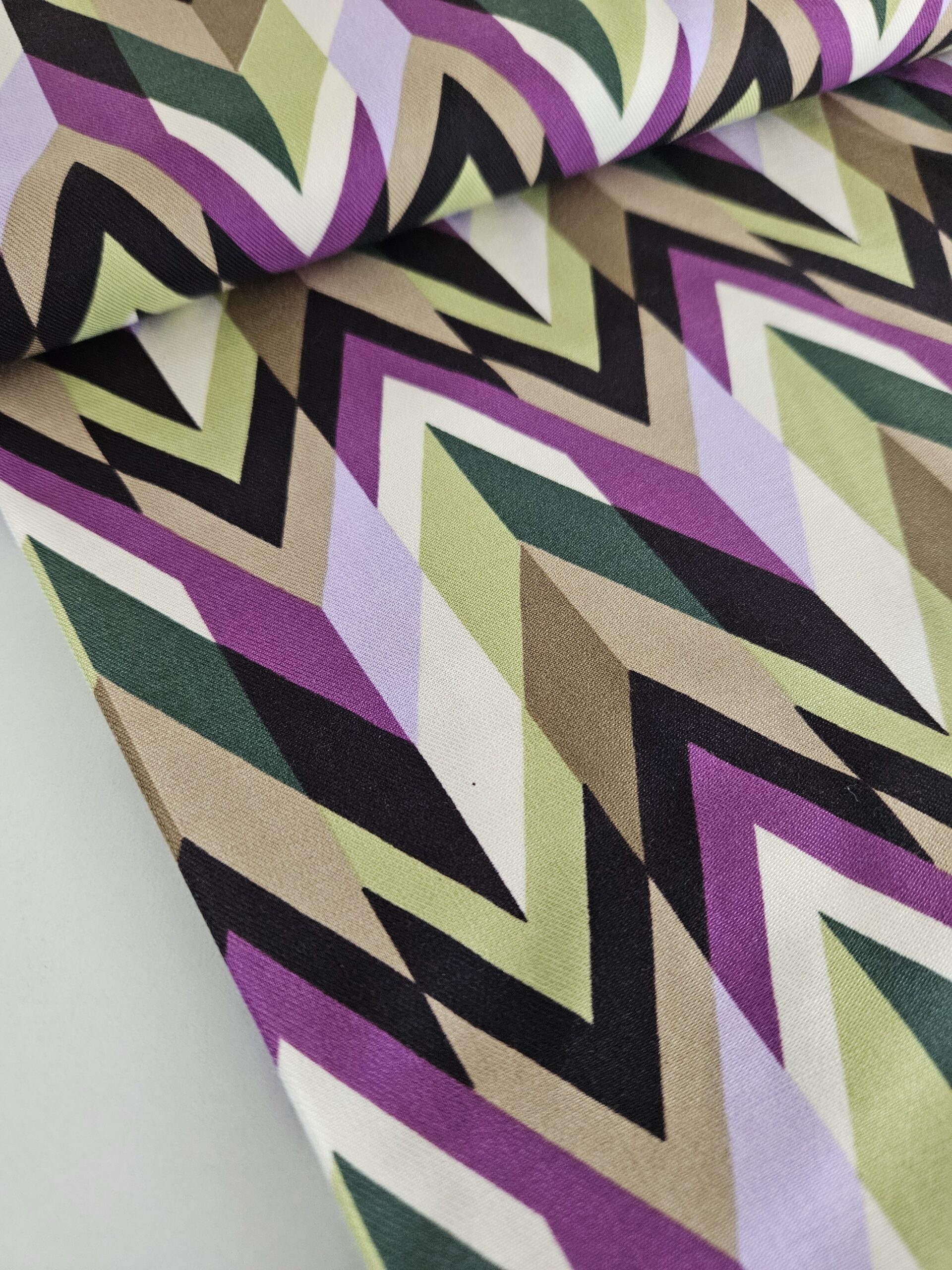 fadenk-fer-zackenmuster-viskose-twill-stoff-0-5-m image 1
