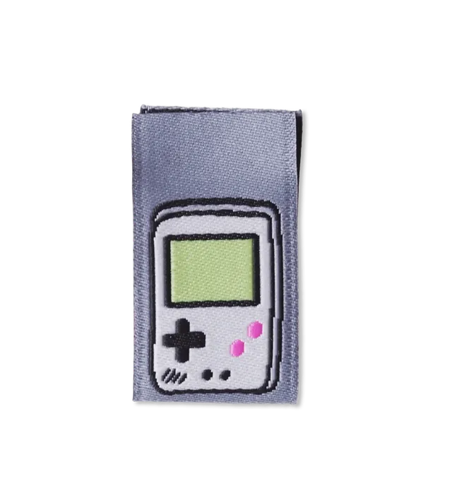 paul-clara-weblabels-spielkonsole-klapp-label-einn-hen image 1