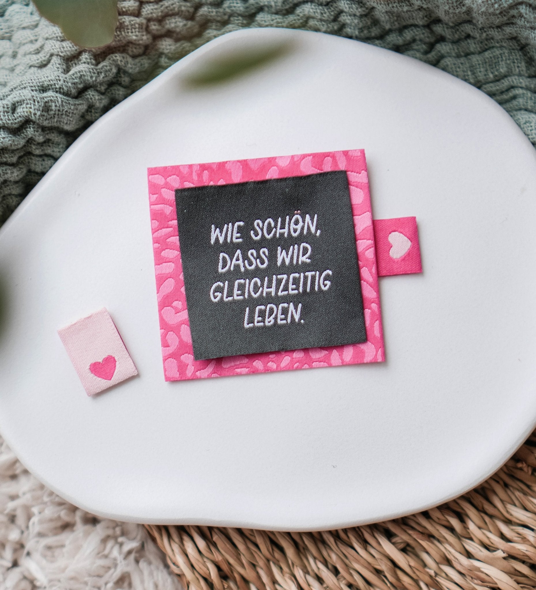 paul-clara-weblabels-wie-sch-n-dass-wir-gleichzeitig-leben-label image 2