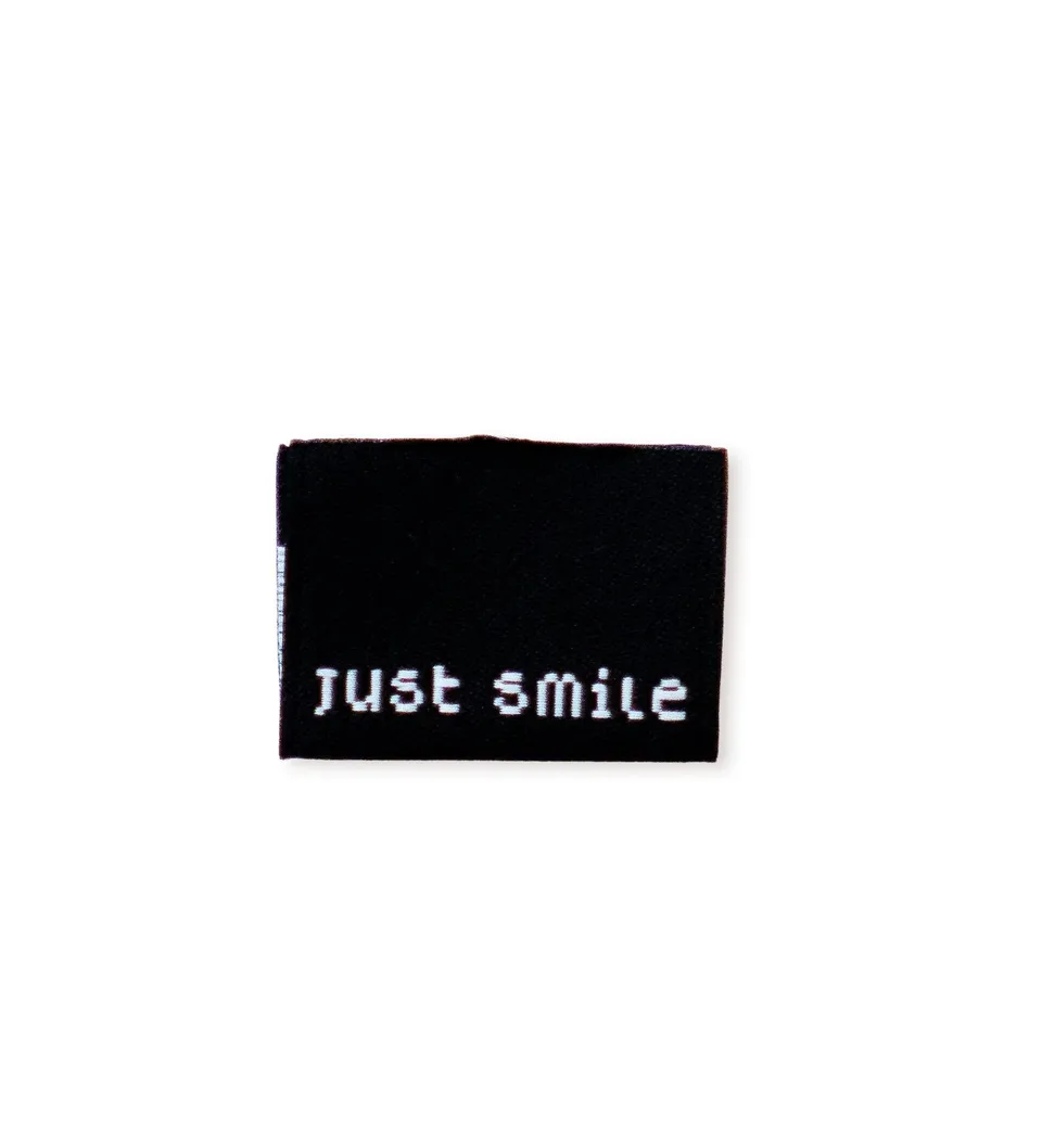 paul-clara-weblabels-just-smile-klapp-label-zum-einn-hen image 1