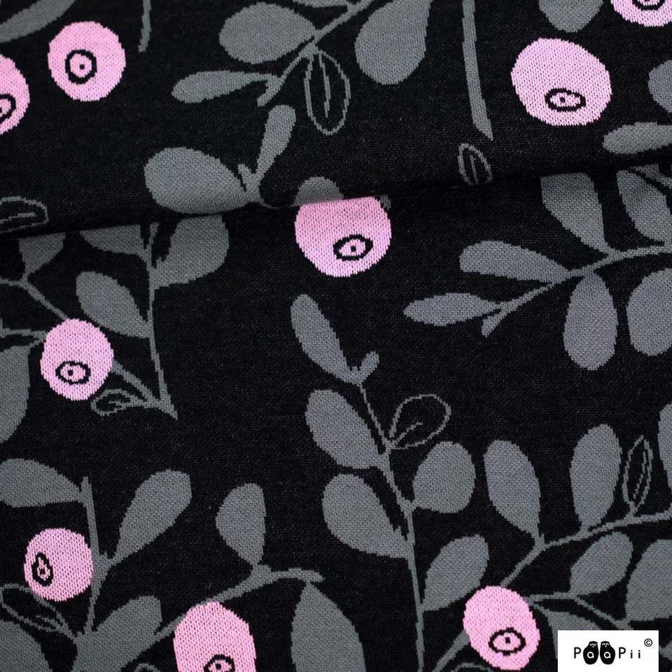 n-hfrosch-stoffe-varpu-bio-strick-jacquard-stoff-schwarz-wei-floral image 1