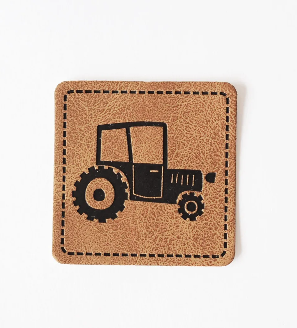 paul-clara-kunstlederlabels-traktor-label-4x4-cm-iron-on image 1