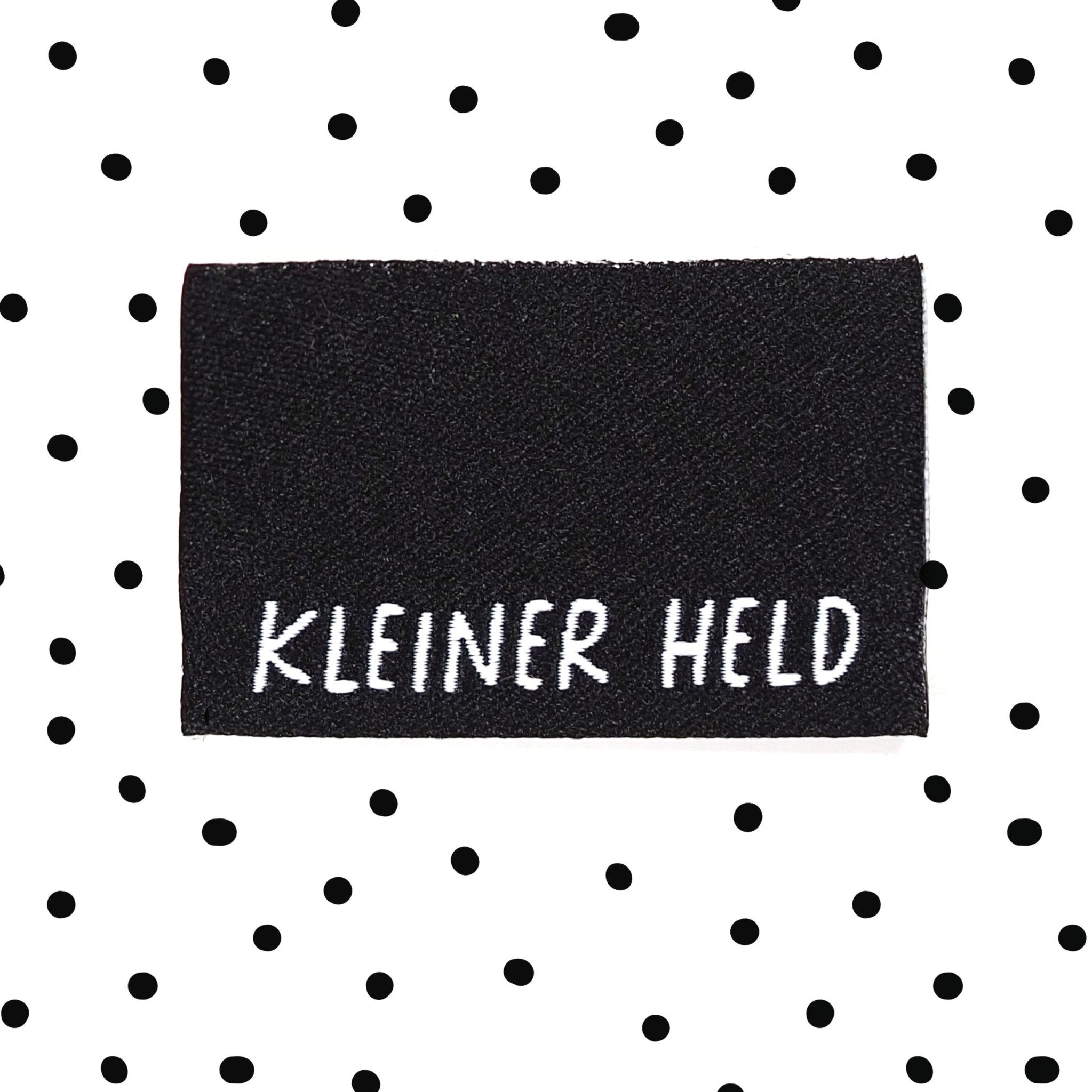 paul-clara-weblabels-kleiner-held-klapp-weblabel image 1