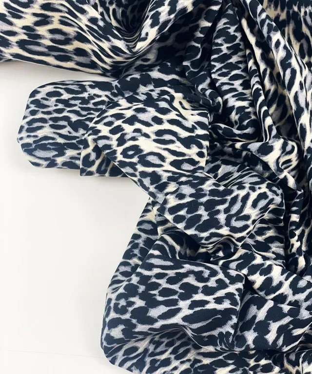 lenipepunkt-baumwollstoff-leopard-skin-meterware image 1