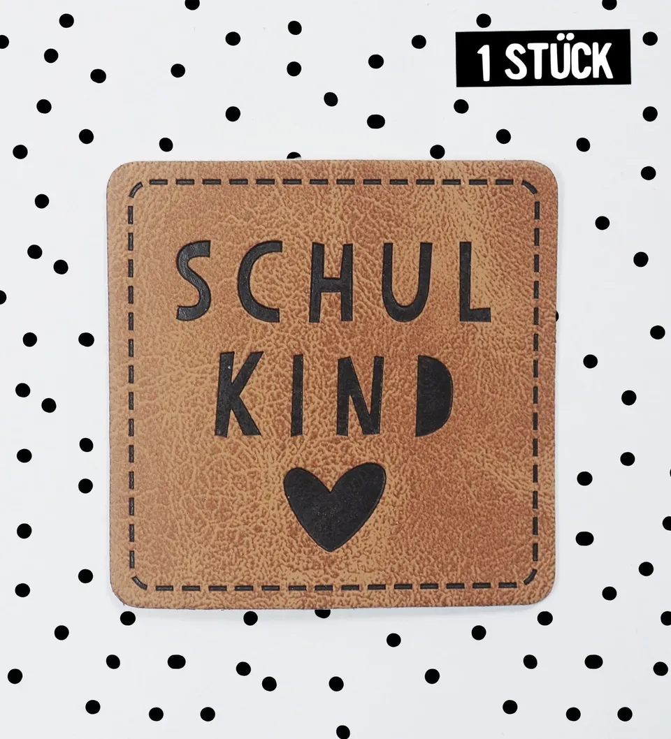 paul-clara-kunstlederlabels-schulkind-herz-iron-on-4x4 image 1