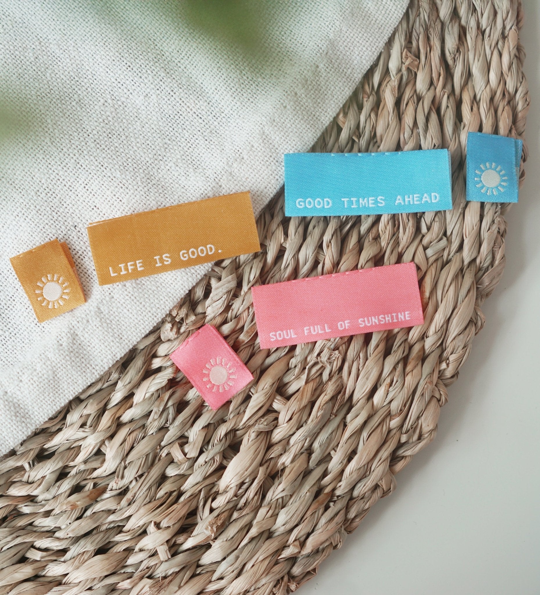paul-clara-weblabels-klapp-weblabel-life-is-good-label image 2