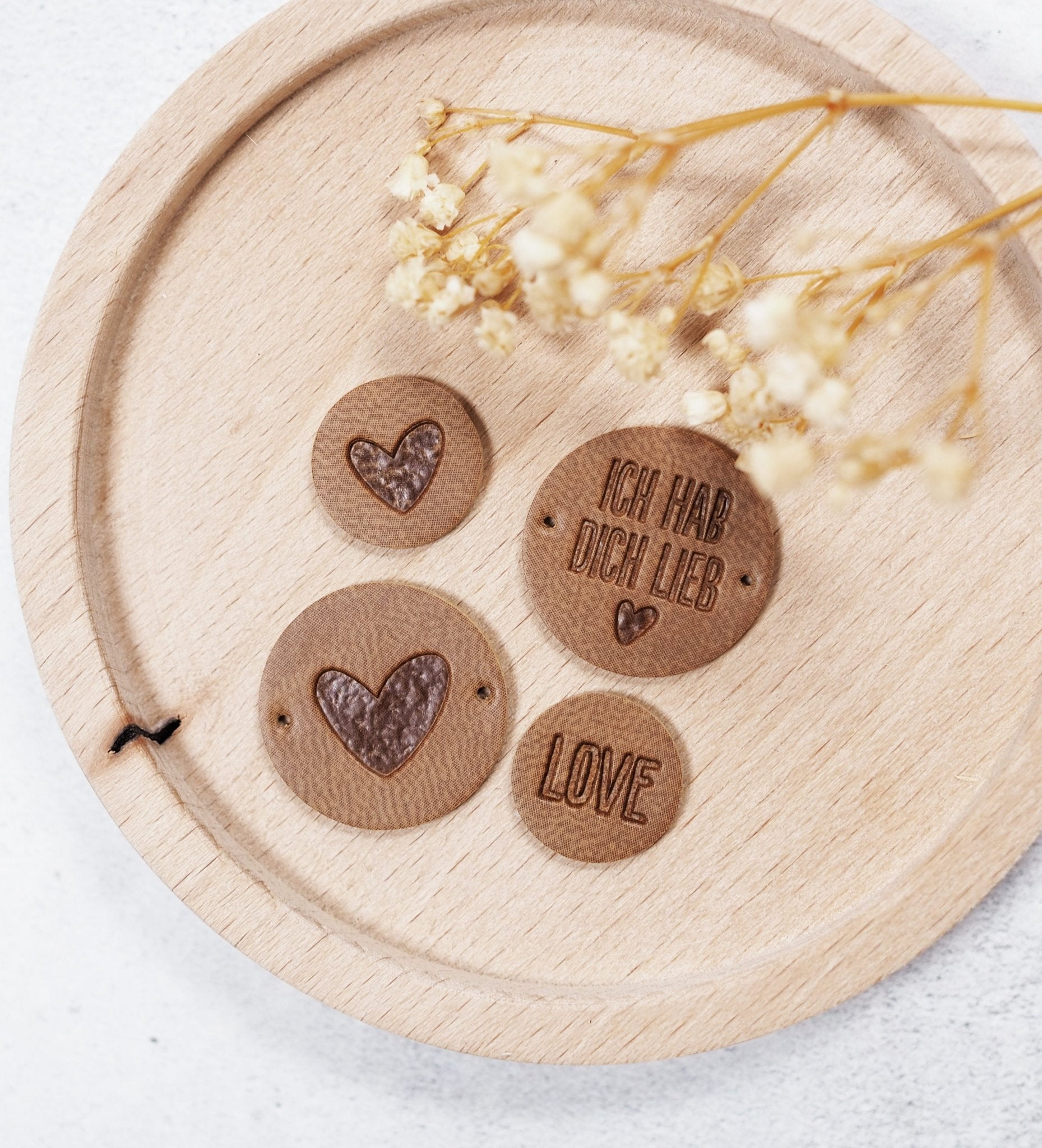 paul-clara-kunstleder-labels-love-mini-patch-zum-aufb-geln image 2