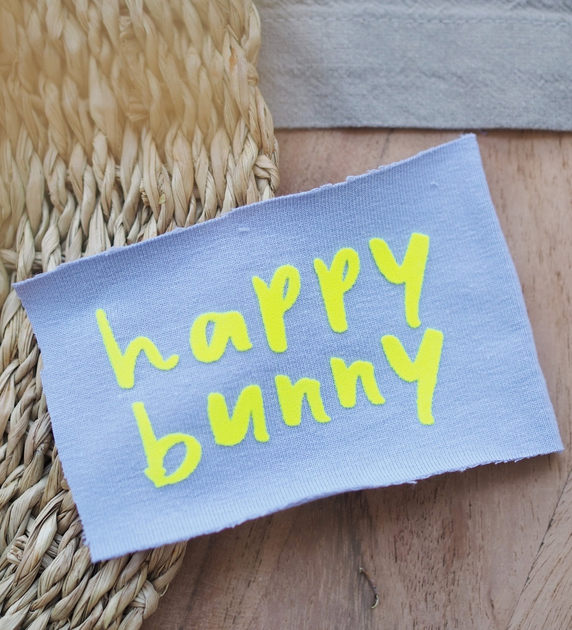 paul-clara-flock-patches-happy-bunny-b-gelpatch-ostern image 2