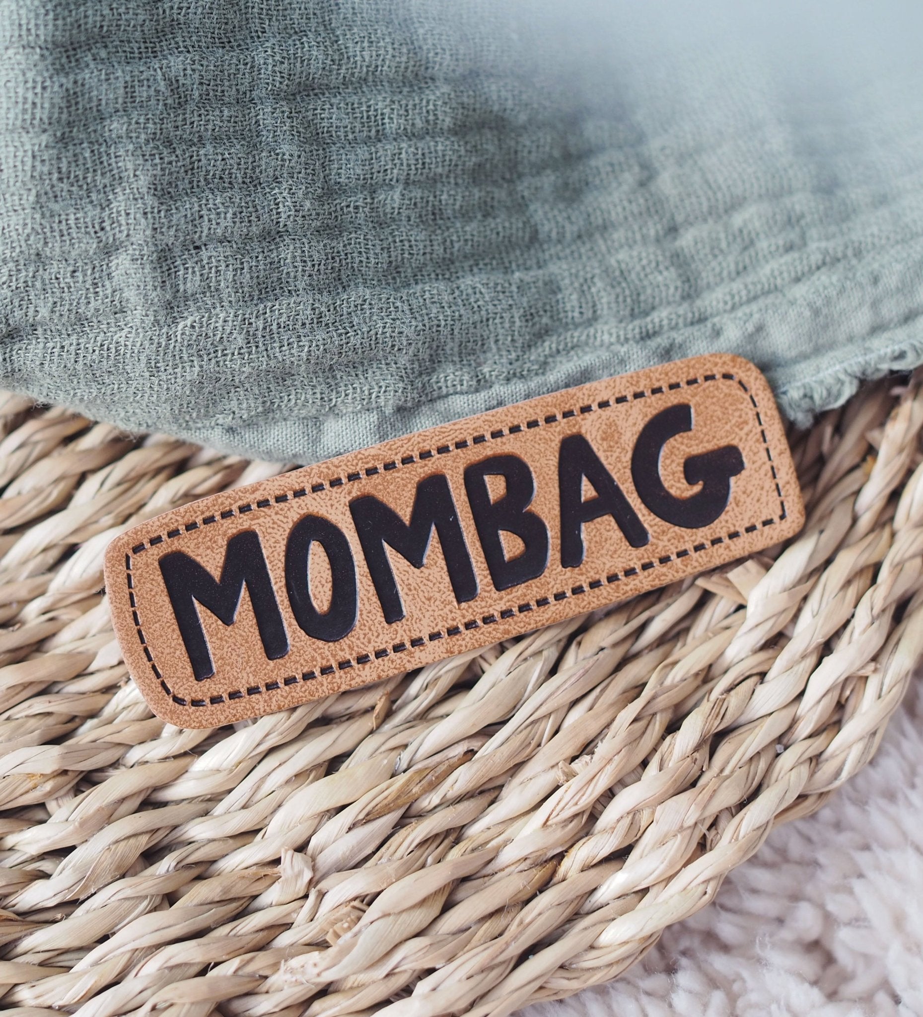paul-clara-kunstleder-labels-mombag-etikett-iron-on-2x6-cm image 2