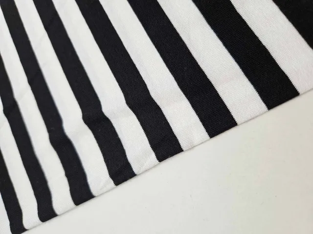 fadenk-fer-stoffe-viskosejersey-streifen-wei-schwarz-0-5m image 1