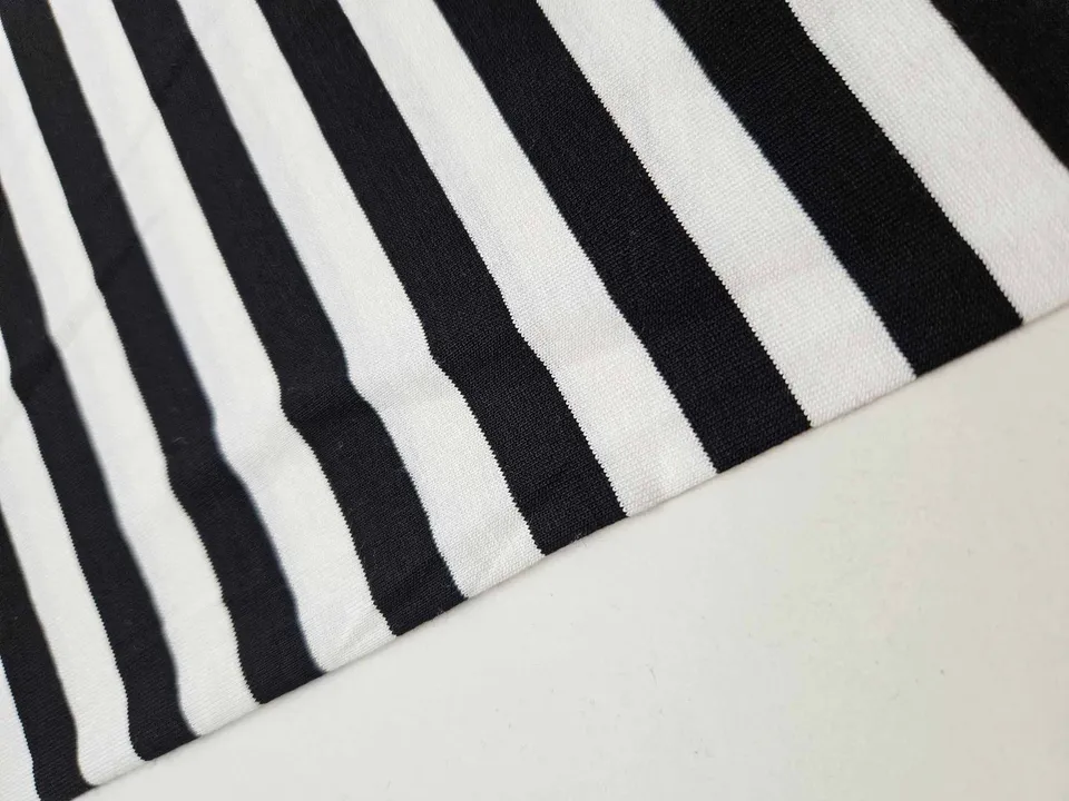 fadenk-fer-stoffe-viskosejersey-streifen-wei-schwarz-0-5m image 1