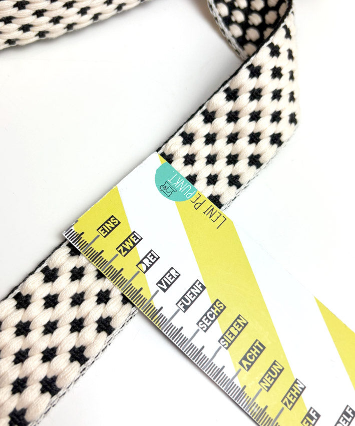 lenipepunkt-kurzwaren-gurtband-4-cm-stick-schwarz-ecru-meterware image 3
