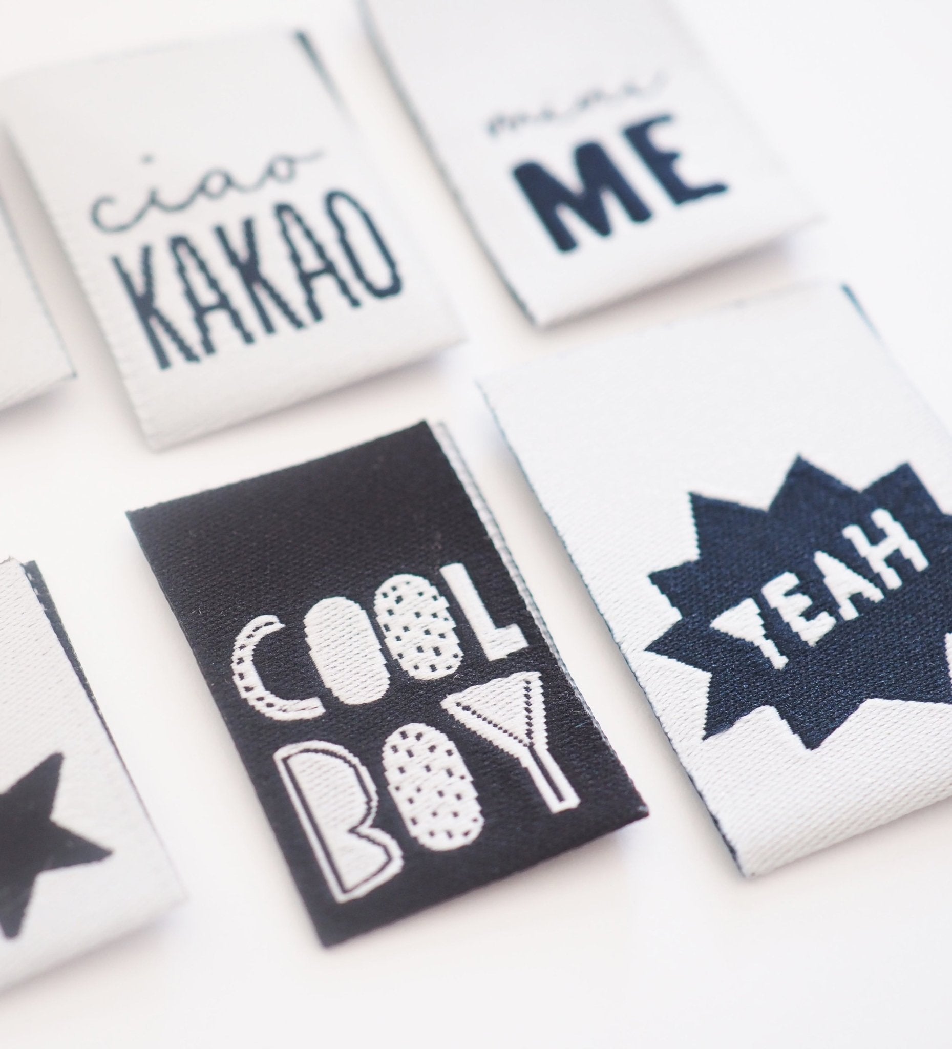 paul-clara-weblabels-yeah-einn-hlabel-3-3x2-5-cm image 2