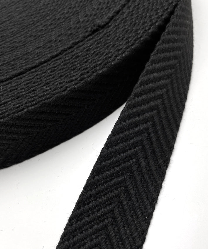 lenipepunkt-black-arrow-gurtband-schwarz-4-cm-meterware image 1