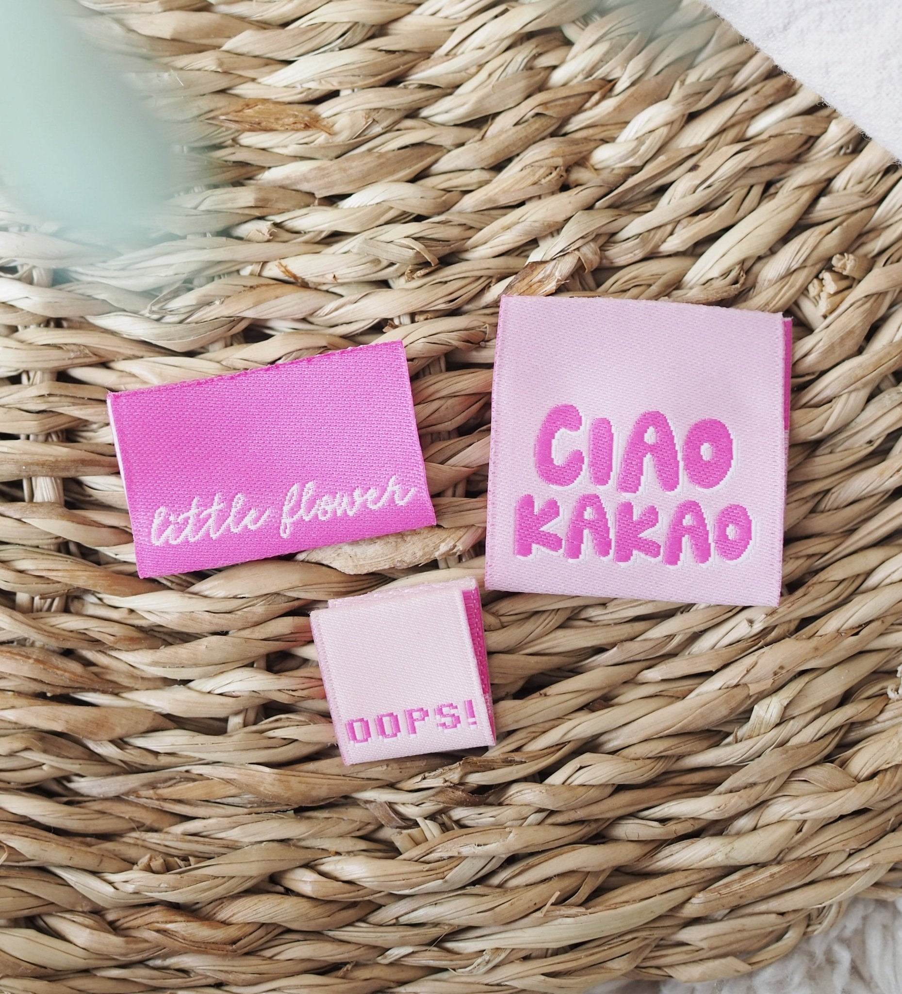 paul-clara-weblabels-little-flower-klapp-weblabel-blume image 3