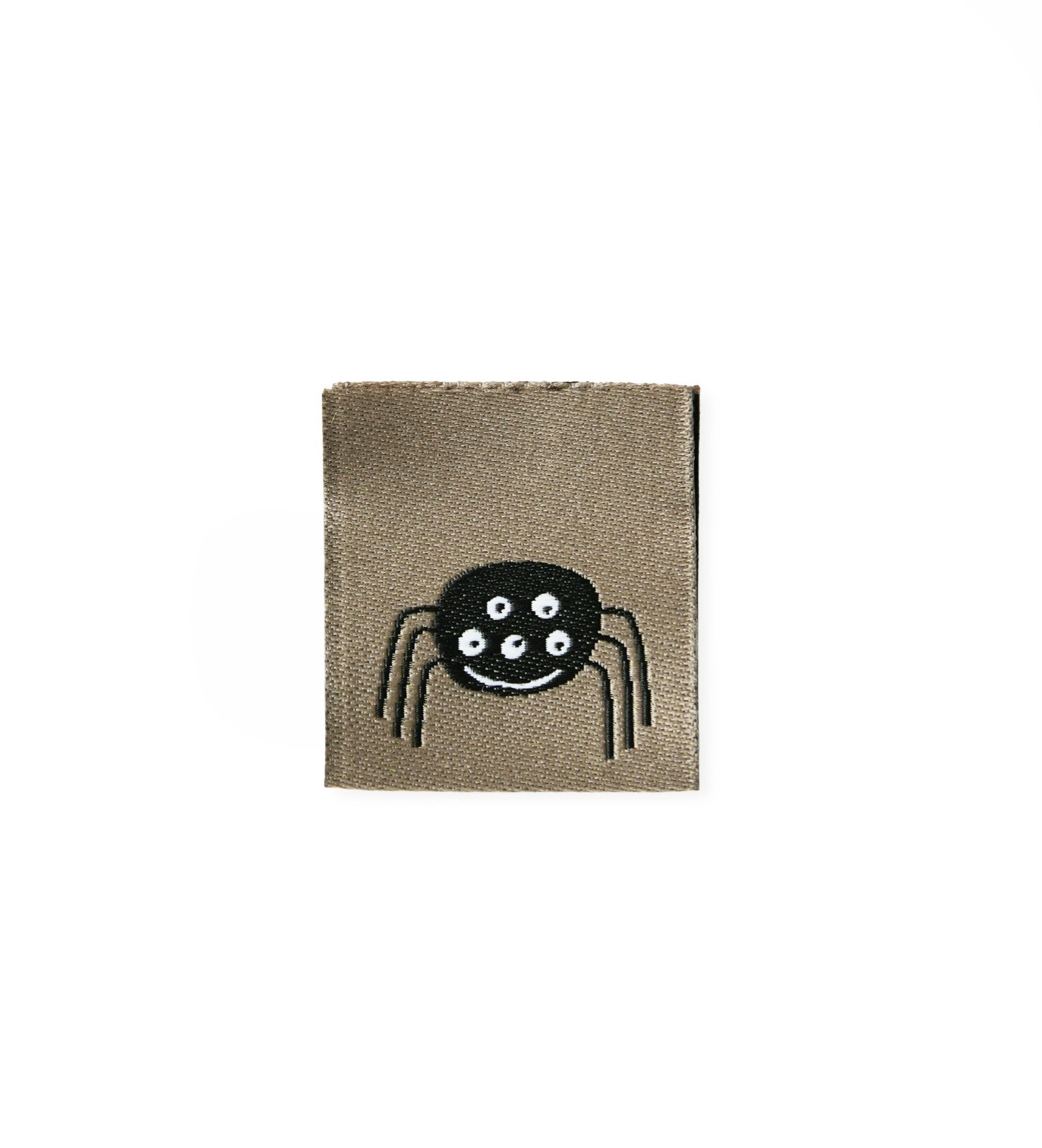 paul-clara-klapp-weblabel-spinne-zum-einn-hen image 1
