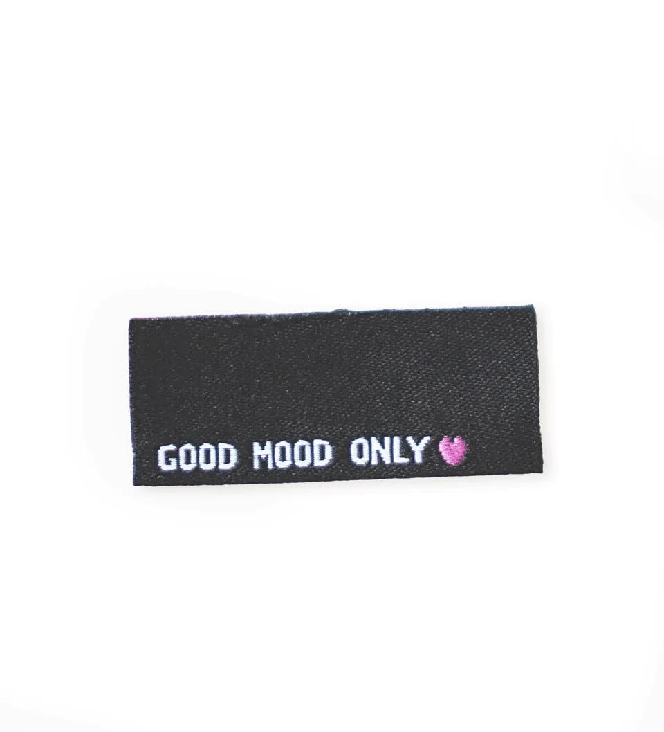 paul-clara-weblabels-good-mood-only-klapp-weblabel-schwarz image 1